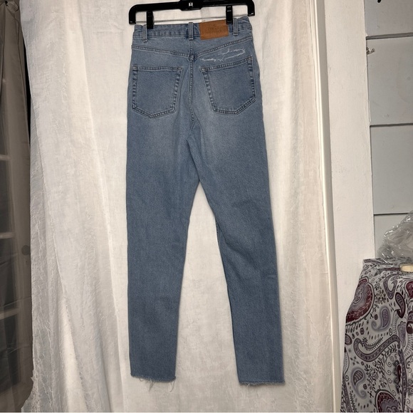 3/$20 💥 Cheap Monday Donna Fanbase High Rise Raw Hem Denim Straight Leg Jeans - Picture 3 of 16